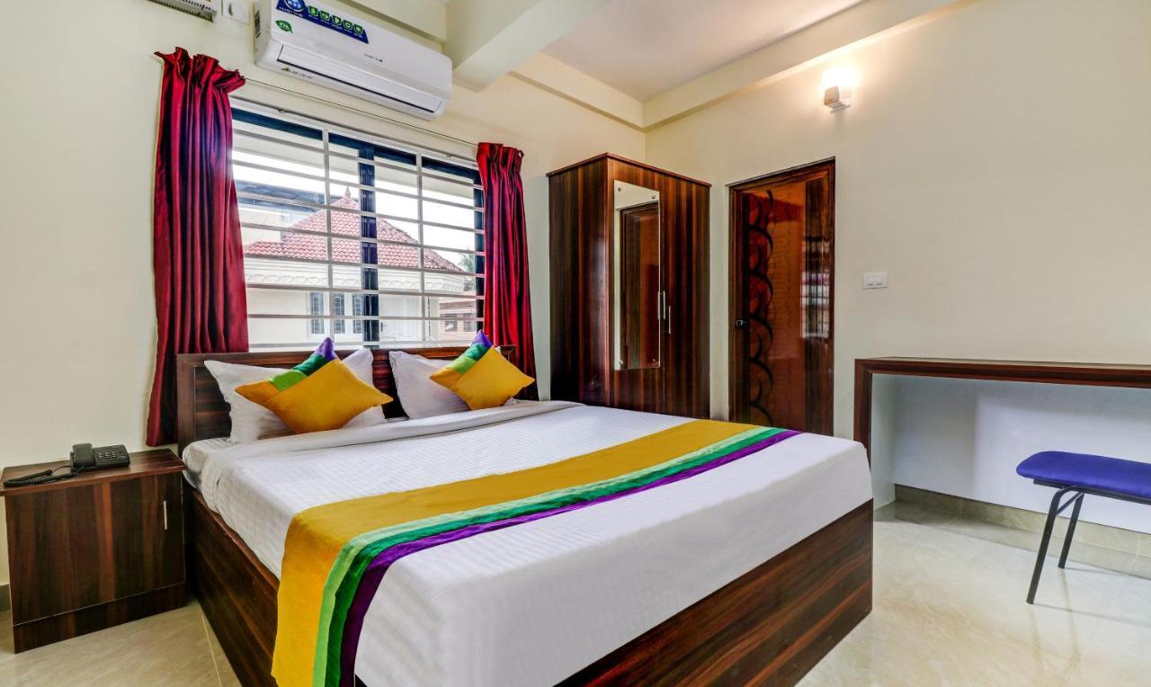 Itsy Hotels Rain Tulsi Stayz, Palarivattom Junction Kochi Екстериор снимка