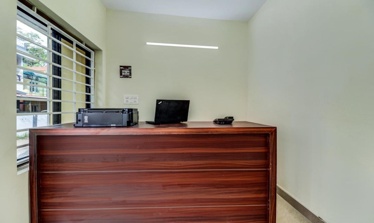 Itsy Hotels Rain Tulsi Stayz, Palarivattom Junction Kochi Екстериор снимка