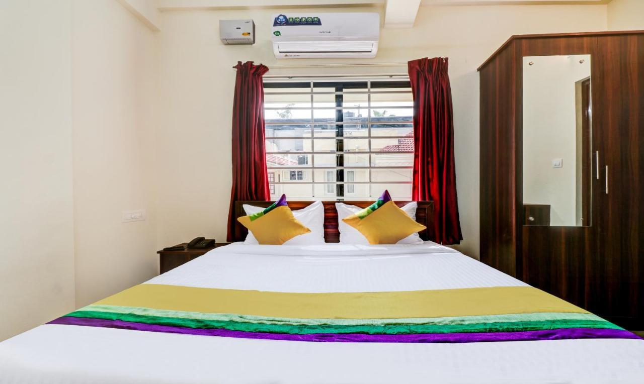 Itsy Hotels Rain Tulsi Stayz, Palarivattom Junction Kochi Екстериор снимка